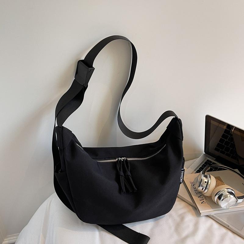 Simple literature and art 2025 autumn new large-capacity women's Korean version solid color trend convenient single shoulder underarm crossbody w
