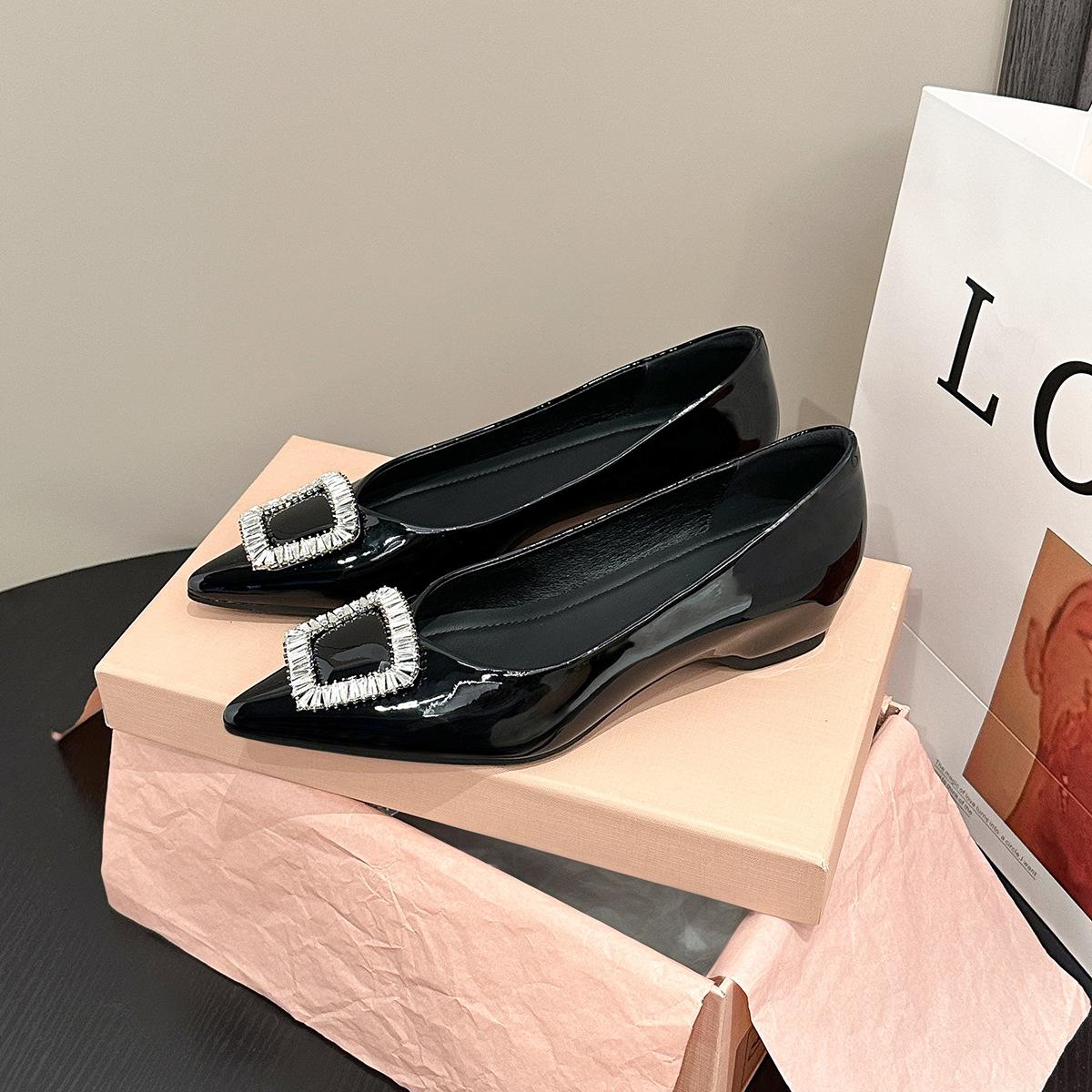 

211-1 Французская лаковая сумка на мягкой подошве и балетки женские новые легкие универсальные из мягкой кожи черные для работы, увеличивающие рост 35 чёрный