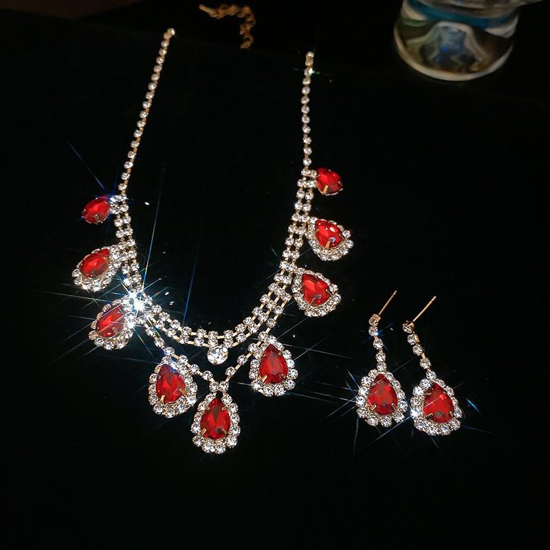 Sada čtvercových náušnic s kamínky a náhrdelníku: Elegantní, Luxusní a Všestranný Choker Šperk