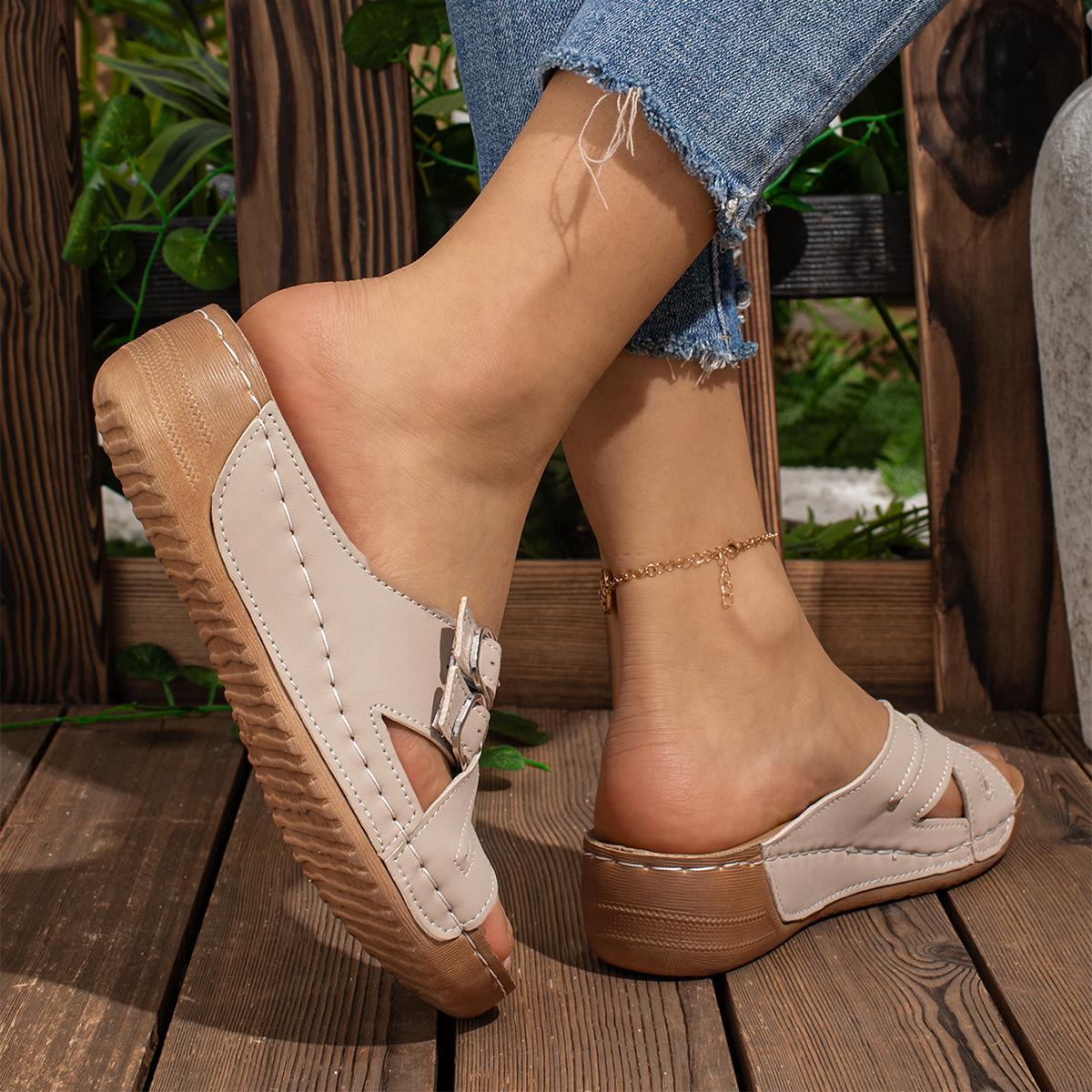 

Slope heel women s slippers summer wear foreign trade belt buckle 43 large size women s shoes 2025 European and American independent station beach sh 36