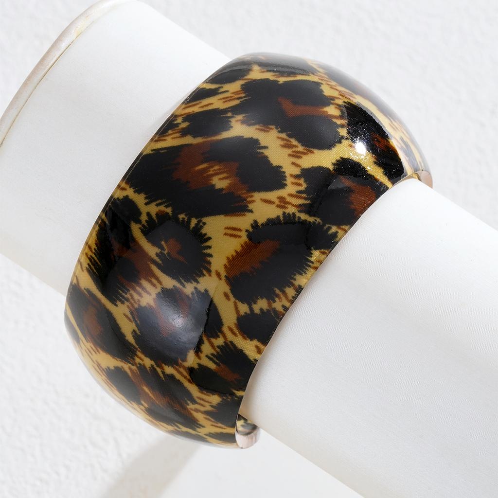 Vintage Exaggerated Leopard Print Resin Cuff Bangles for Women Fashion Sexy Y2K Thick Wide Bracelets Beach Jewelry Gift 2026 New