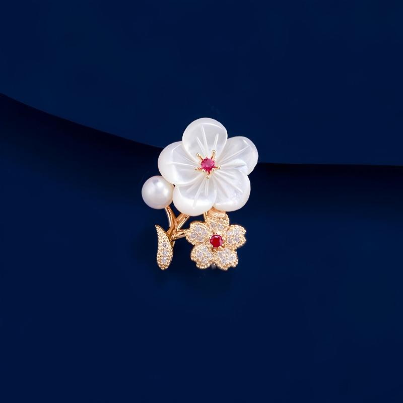 Cute Chinese-style Imitation Shell Flower Brooch, Elegant Plum Blossom Small Pin, Niche Design Sense