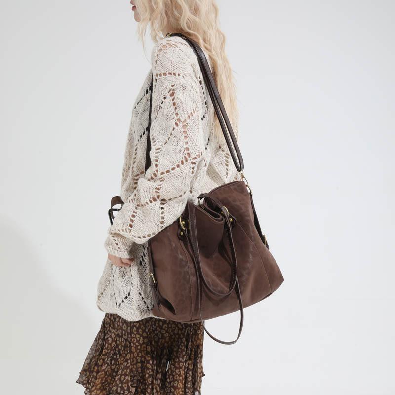 Retro Commuter Tote Bag, Large-capacity Crossbody Bag, Fashionable and Stylish Single-shoulder Bag