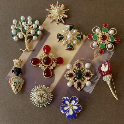 Spilla Decorativa Smaltata Serie Medievale Vintage Retro Design Floreale Moda Personalità Galvanizzazione