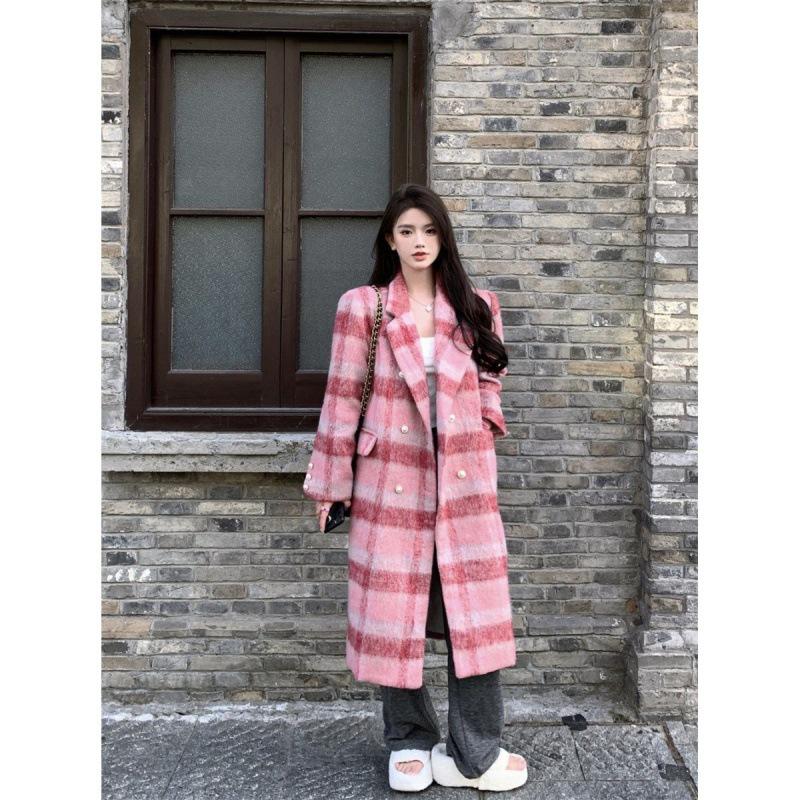 Klasický vlněný prošívaný kabát střední délky s kostkovaným vzorem - Móda podzim/zima 2024 pro ženy