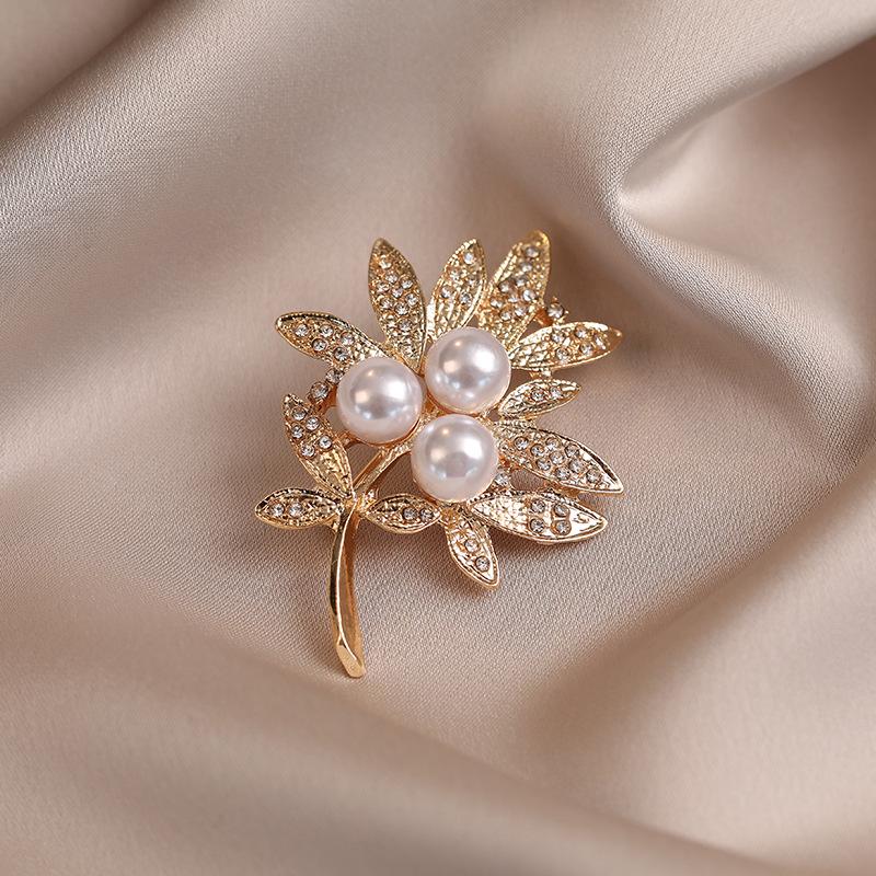 Exquisite High-End Schmetterlingsbrosche für Damenmode - Elegante Corsagen-Nadel & Kleidungsaccessoire