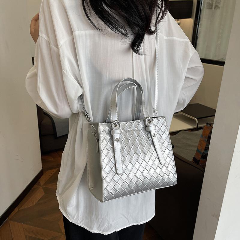 Large Capacity Bag Women's New Style of Texture and Fashionable Work Simple Commuting Bag One Shoulder Small Square Bag Trendy