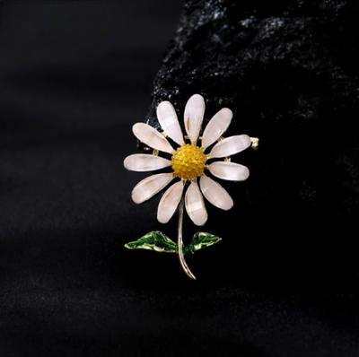 Módní brože s motivy sedmikrásek a slunečnic pro ženy i muže Trendy slunečnicové rostlinné doplňky pro párty, svatby, do kanceláře Korejské šperky