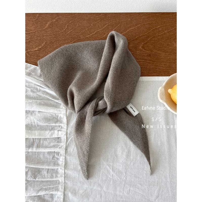 A Versatile and Warm Neckerchief Headscarf Shawl and Scarf for Women in Autumn and Winter