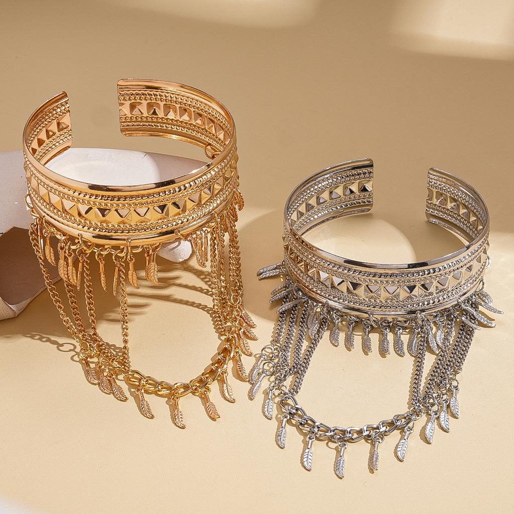 Schwerindustrie geometrischer Blattfransen offener Armreif Armschmuck übertriebener Schmuck