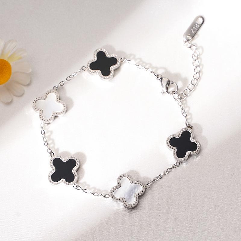 Fashionable Charm Premium Titanium Steel Clover Bracelet