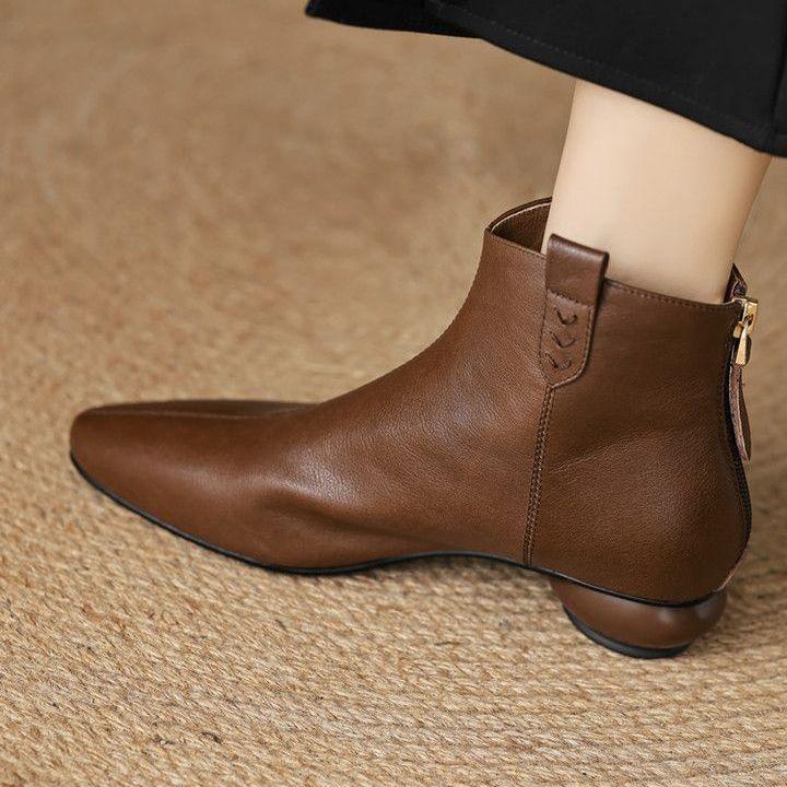 Small pointed ankle bare boots After autumn and winter, the zipper thick heel is absolutely unique, and the foreign style medium heel short boots 