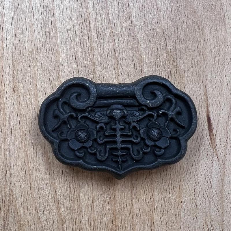 Luxury Natural Fragrance Plum Blossom Car Pendant Aromatherapy Accessory