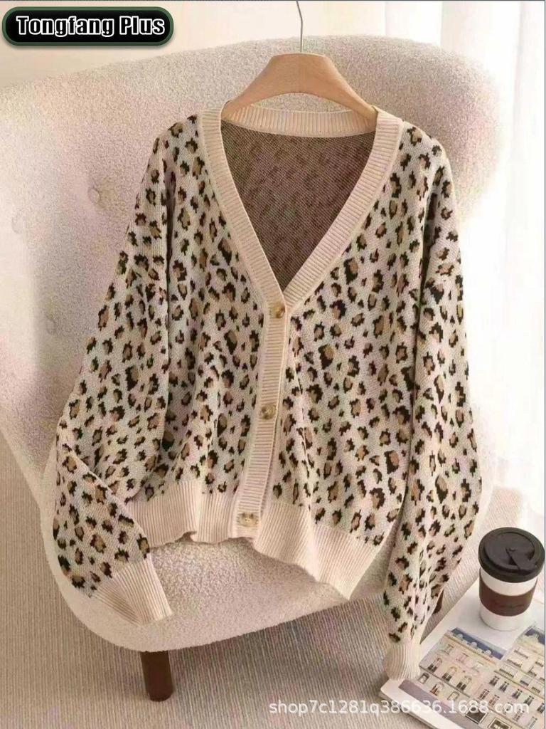 2025 V-neck Plus Size Women's Animal Print Jacquard Knitwear, Europe