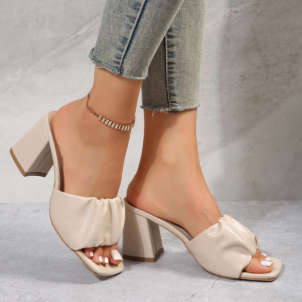 

Большие размеры, одно слово, плиссированные тапочки, женские, лето 2025, новая одежда, классные тапочки, квадратная головка, толстые высокие каблуки, ленивые тапочки 43