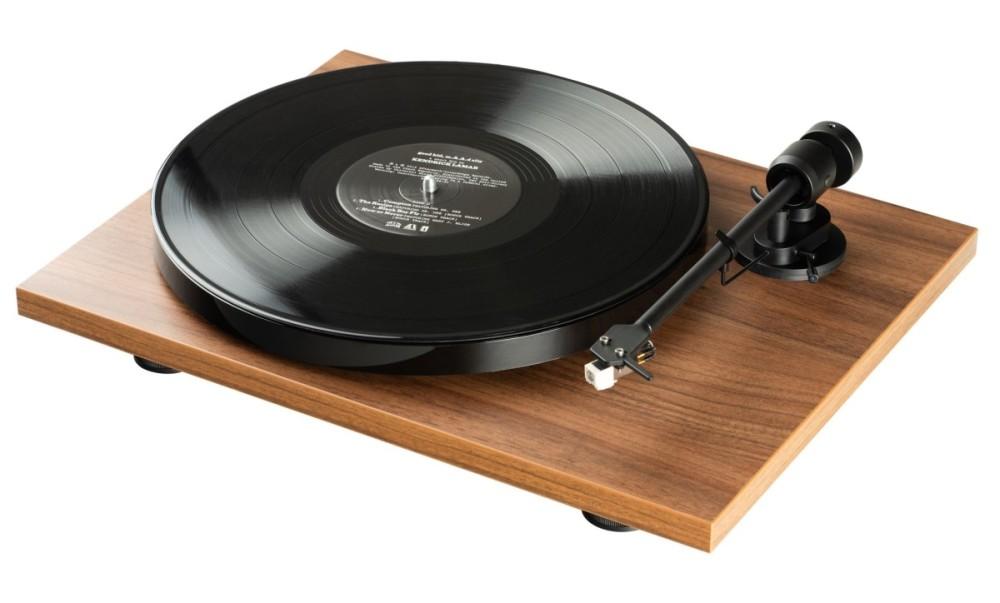 Pro-Ject E1 PHONO mit eingebautem Vorverstärker + mit Audio-Technica AT3600L-Tonabnehmer - Walnuss, Pro-Ject