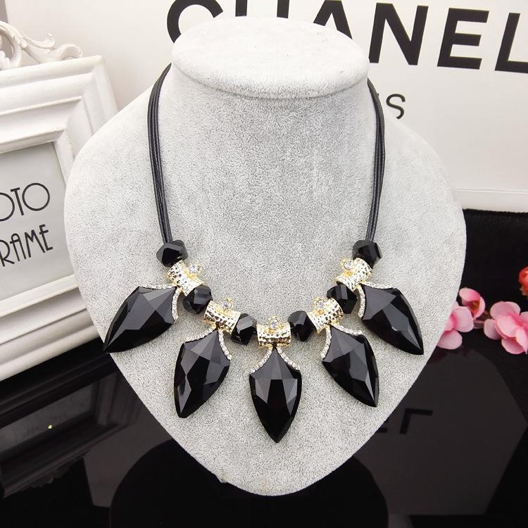 Water Drop Leather Rope Necklace Short Sweater Chain Pendant Women'S Accessories Ornament Rhinestone Collarbone Chain