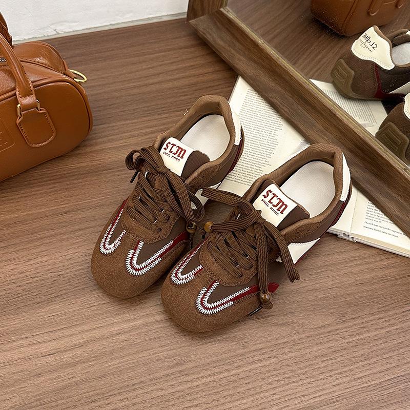 Inner height increase 6cm beaded niche not tired feet German training shoes women's autumn 2025 new versatile Forrest Gump shoes