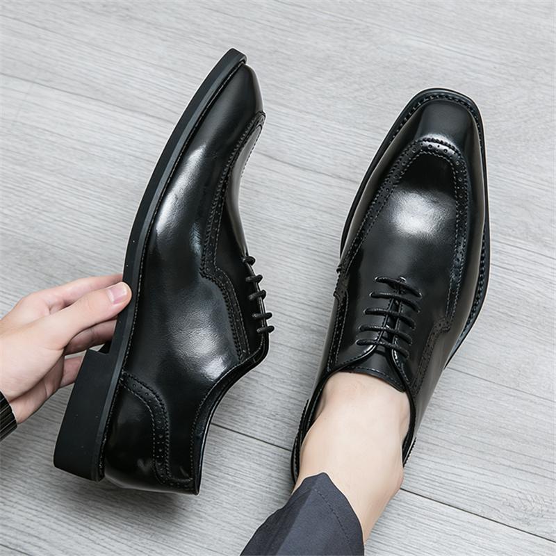 Modedesigner Neue Herren Rote Schwarze Schnür-Oxford-Schuhe Gentleman Formelle Hochzeitskleidung Homecoming Sapatos Tenis Masculino