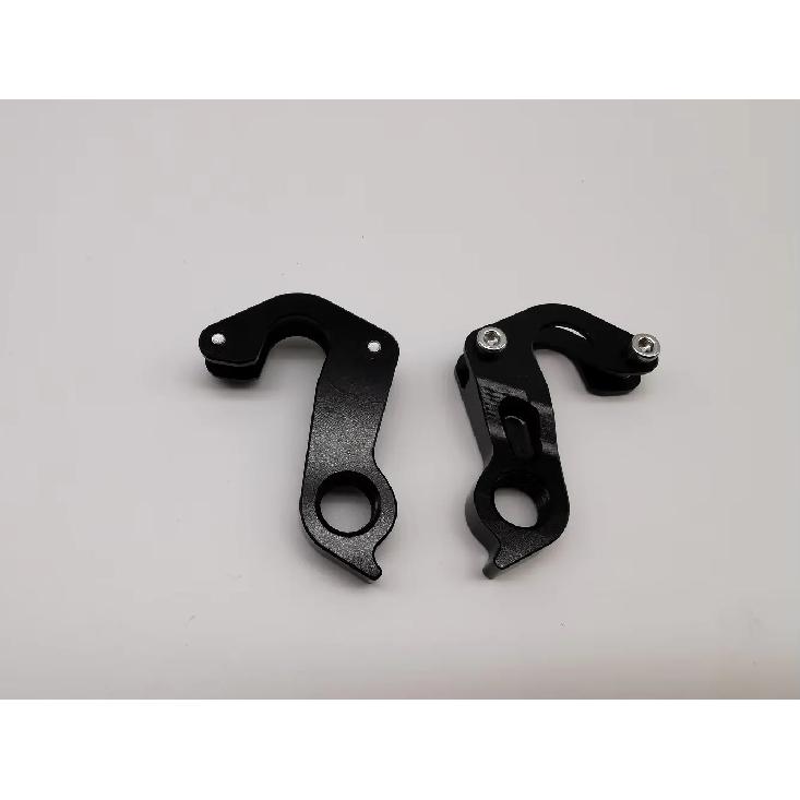 Bicycle rear derailleur hanger dropout KP121