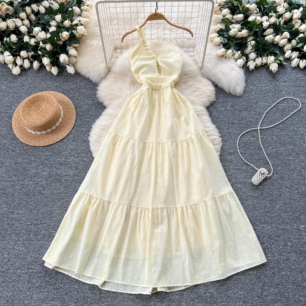 A Slimming Women's Dress with Off-the-shoulder Straps and Ruffles