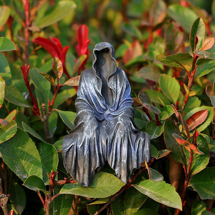 Mystical Gothic Garden Resin Figurines: Halloween Home Decor