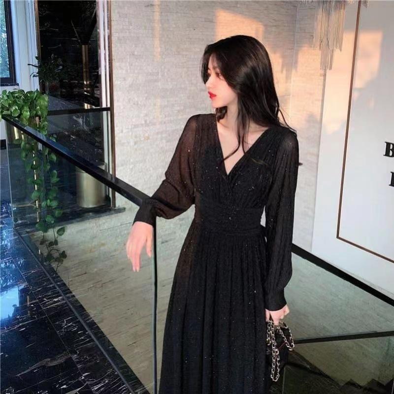 2026 Spring and Autumn New Korean Edition Sparkling Design Sense Waist Pleated Temperament Long Sleeve Dress Versatile Skinny Dress Women