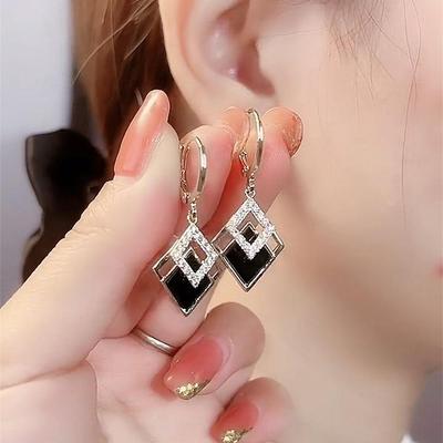 Koreanische Luxus-Ohrringe: Trendiges Design für Frauen - Stilvoller und anspruchsvoller Nischenschmuck