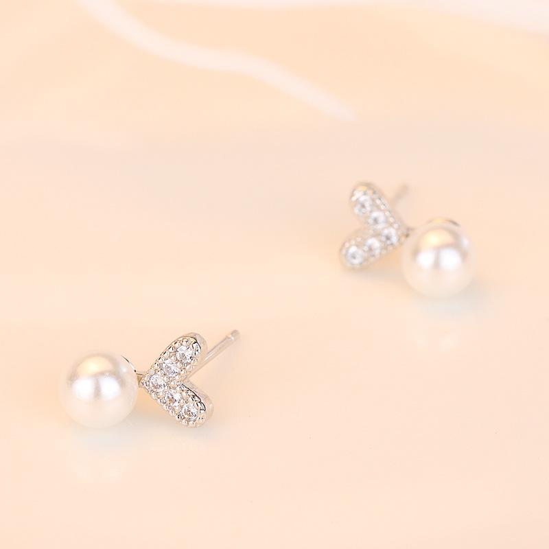 Cute Diamond-inlaid Pearls Love Earrings for Women with Fashionable, Simple and Versatile Students' Earrings Gift