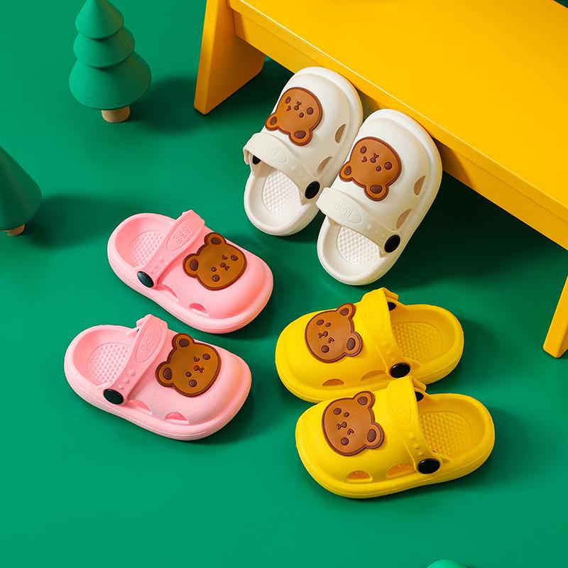 Children's hole shoes boys and girls beach shoes medium and large children's bag head anti-collision children's cool slippers hollow