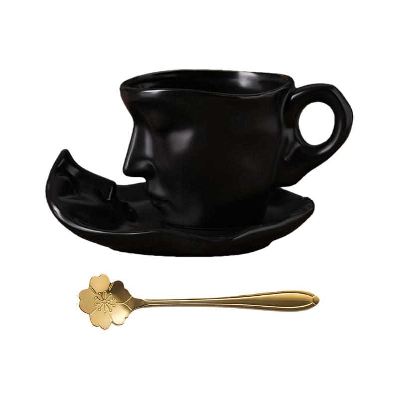 

Ceramic Mug with Artistic Abstract Kiss Couple Design Coffee Cup and Saucer Spoon Set for Valentines Wedding Gift чорний