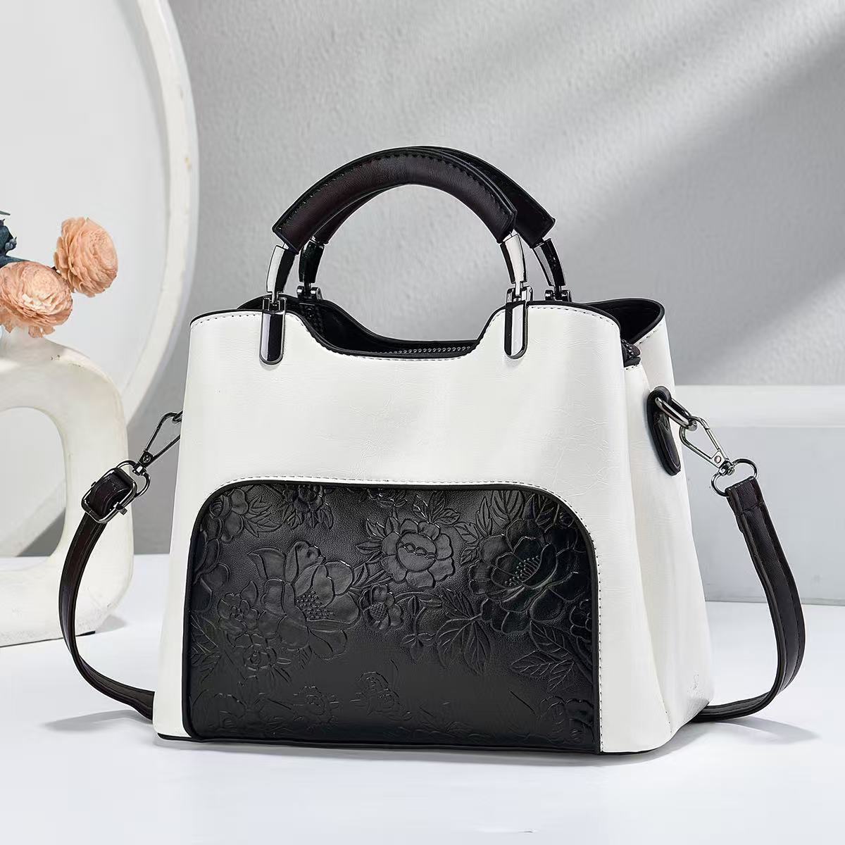 2026 New Vintage Embossed Women s Bag Oil Wax Leather Large Capacity Handbag Messenger Bag Chic Square Women s Tote Bag 24x12x20cm