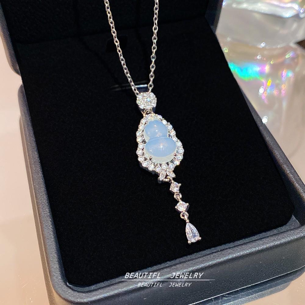Exquisite Titanium Steel Clavicle Necklace for Women - Simple, Elegant, and Luxurious Design