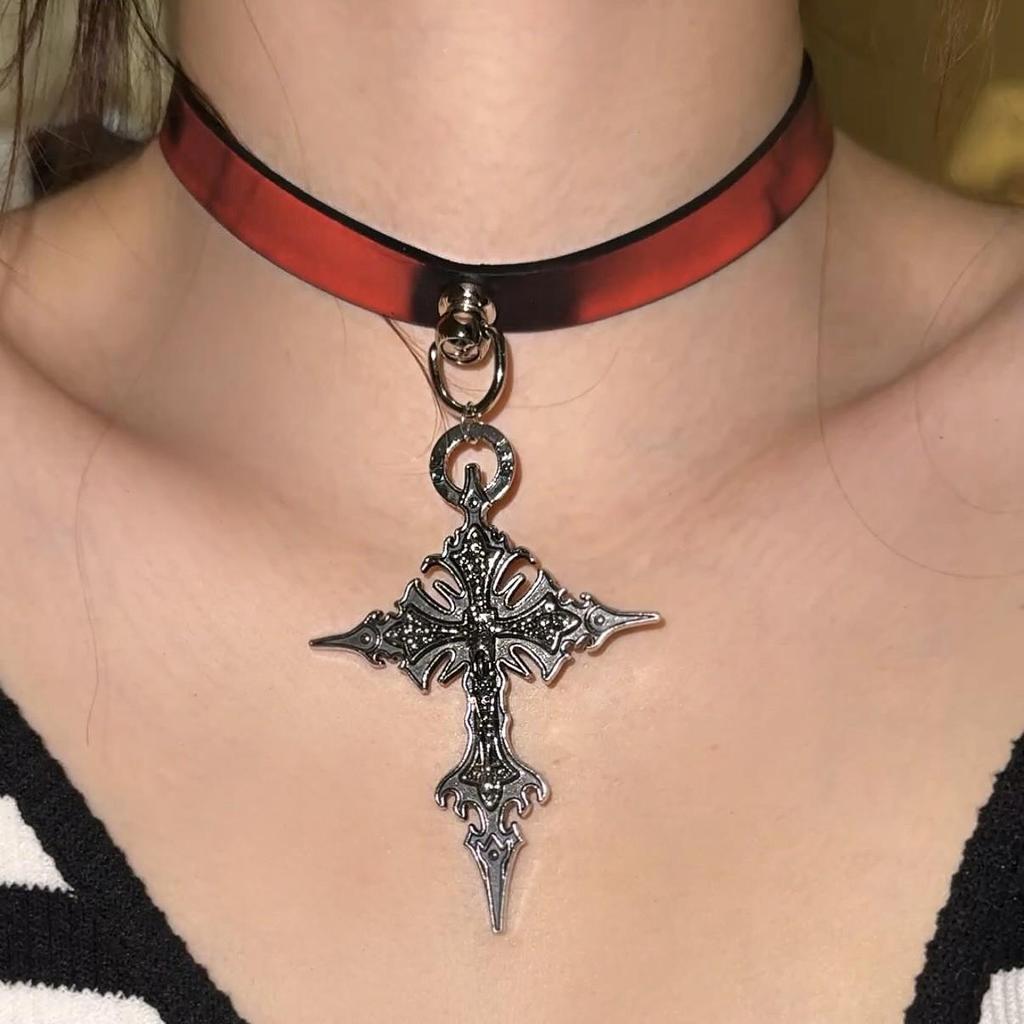 Chique Pittige Meisje Leren Bel Choker Ketting – Uniek Minderheidsontwerp
