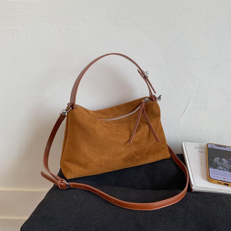 Premium sense niche bag women's autumn and winter 2025 new matte retro messenger bag casual explosion portable dumpling bag