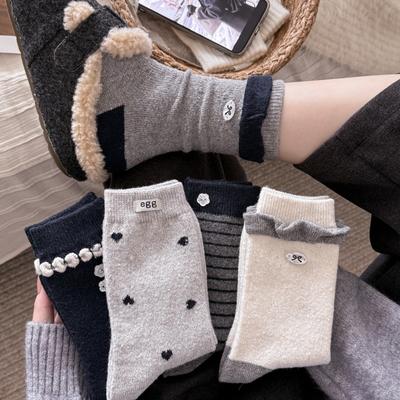 Button Wool Socks for Autumn and Winter, Flower Bud Style, Stripe Pattern, Mid-calf Length, Heart-shaped, Versatile and Cozy Stocking