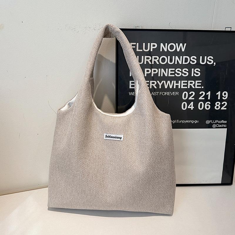 Niche casual women's bags are popular, new casual fashion, large capacity and light student shoulder bags, commuter tote bags