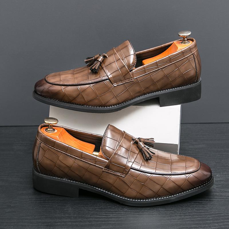 Fashion Vintage Elegantes Slip on Loafers New Breathable Moccasins Driving Design Casual Shoes for Men Fashion Male Wedding Dress Shoes