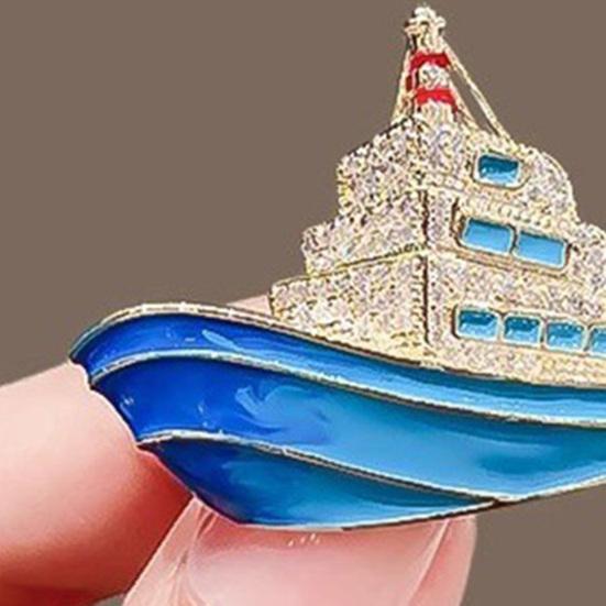 Damen Brosche Hochglanz Strasssteinbesatz Funkelndes Kreuzfahrtschiff Design Reversnadel Anti-Rutsch-Verschluss Anzüge Mäntel Jacken Hemden Abzeichen