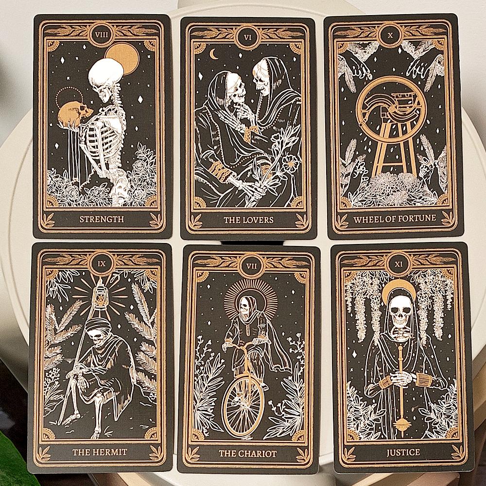 Il Mazzo di Tarocchi della Calendula: 78 Pezzi Carte Radicate nella Vita, Morte e Oro, 12*7cm Confezionate in Scatola Rigida (Cartoncino a doppia goffratura))