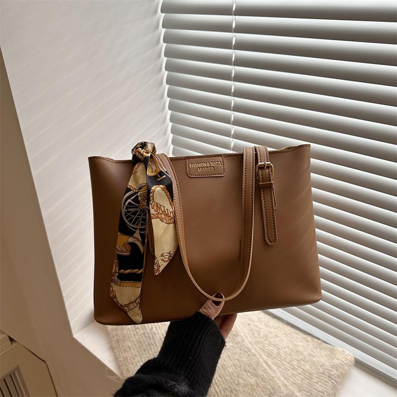 

Премиальная сумка женская новая осенне-зимняя сумка через плечо большой вместимости модная сумка-тоут рабочая женская сумка светло-коричневого