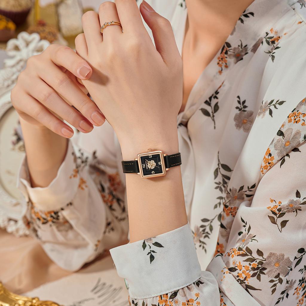 Fashionable Floral Surface Casual Leather Strap Quartz Watch
