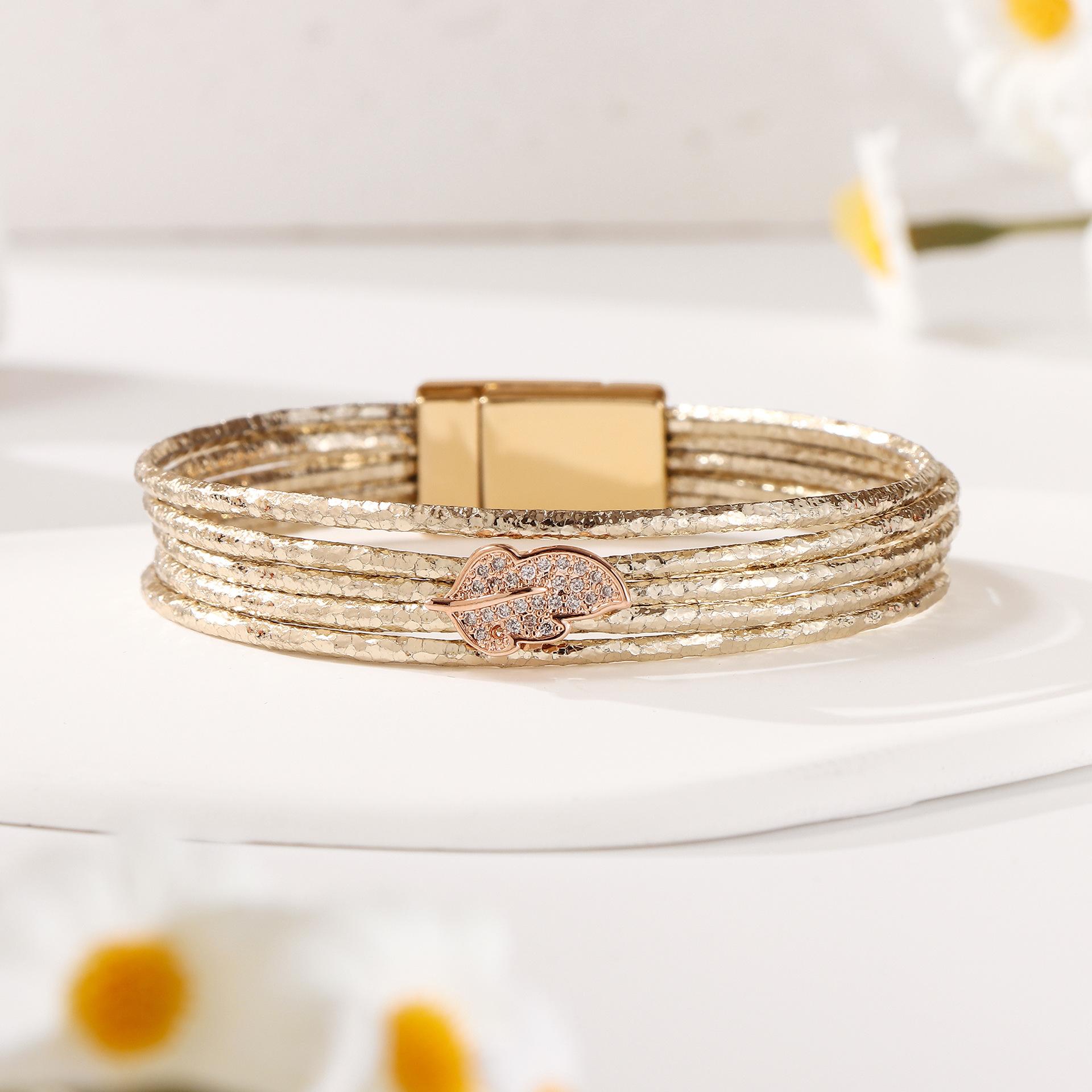 Браслет из искусственной кожи с многослойной магнитной застежкой, плетеный вручную, женский, в виде листьев.