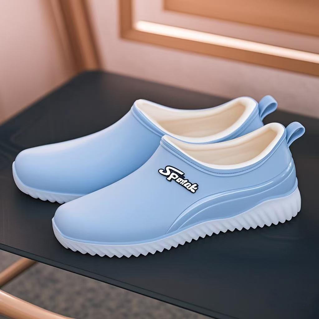 Female Fashion Outdoor Walking Anti Slip Short Tube With Fleece Rain Shoes And Rubber Shoes