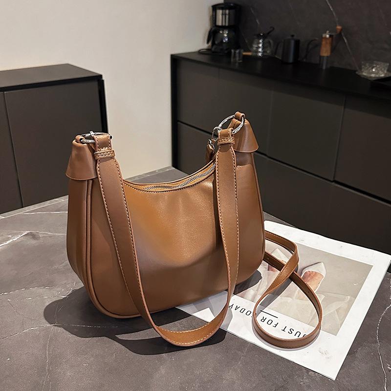 Niche retro bag women's new fashionable large-capacity shoulder commuter dumpling bag versatile messenger bag