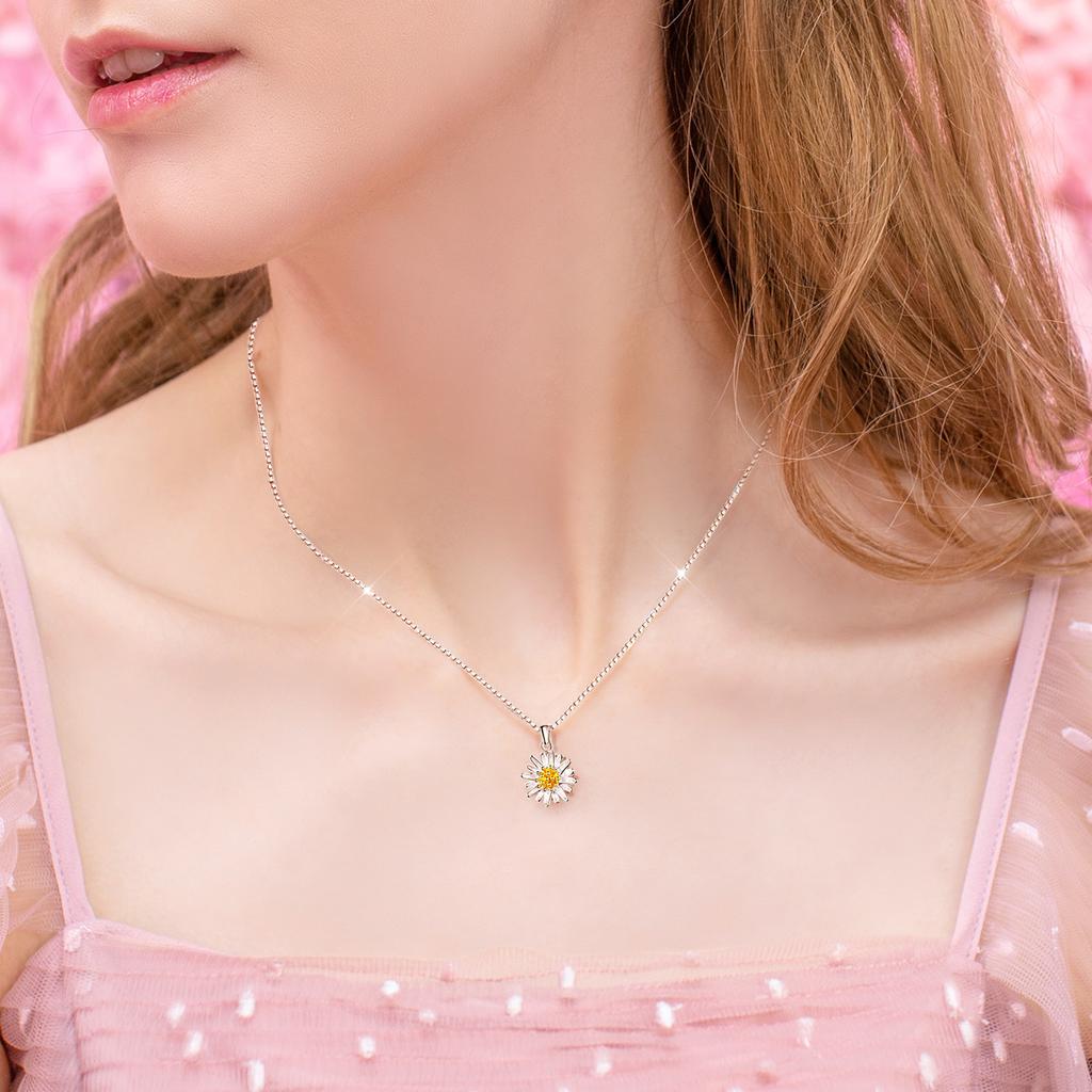 Female Little Daisy Necklace, Japanese and Korean Student Mori Chrysanthemum Clavicle Chain Necklace
