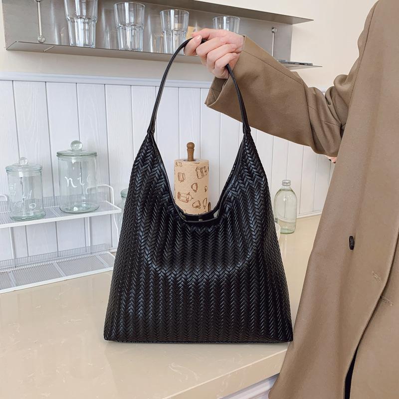 

Осень новый универсальный тренд плетеная сумка-тоут женская большой вместимости для работы модная повседневная сумка через плечо чёрный