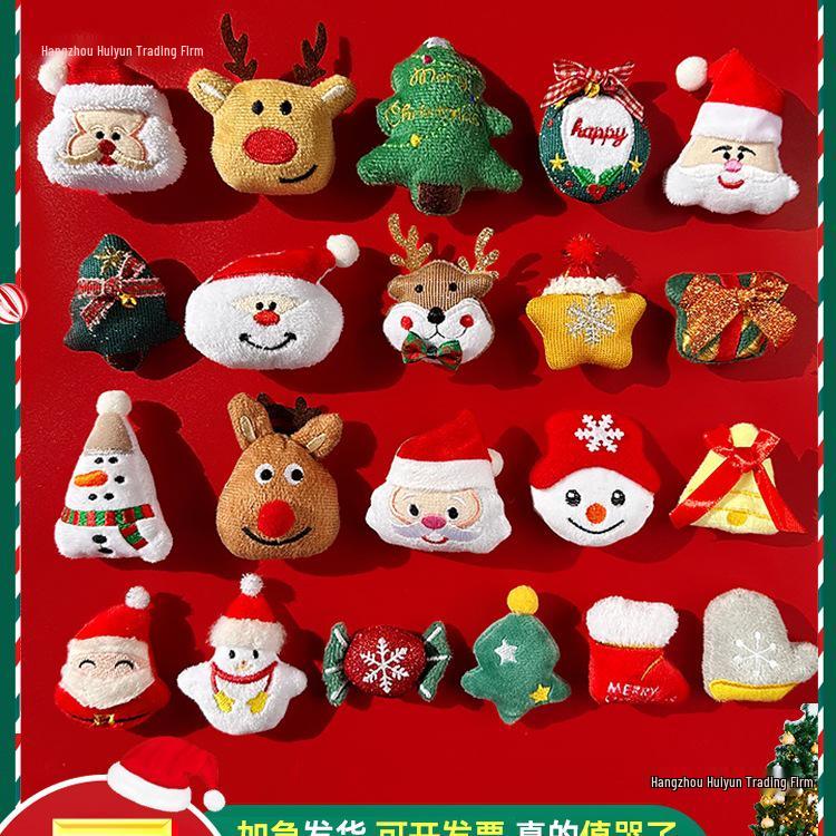 Women’s Cute Christmas Plush Doll Brooch - Festive Pin for Sweaters, Scarves, or Bags