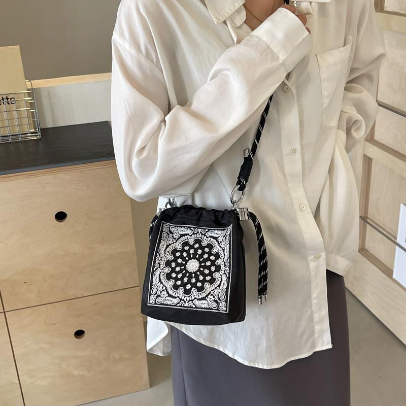 IELGY Simple Embroidered Cloth Bag All-Match Shoulder Messenger Bag