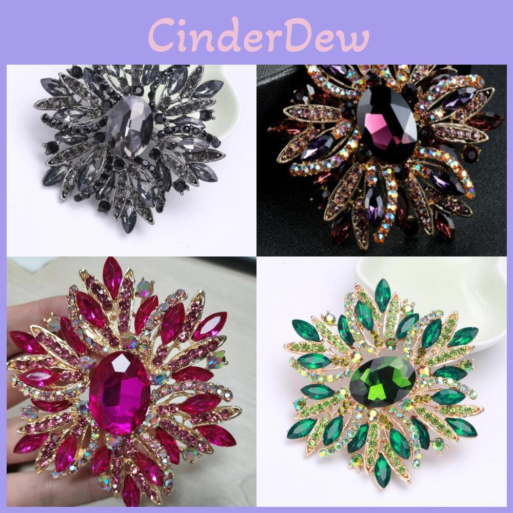 Artistic Vintage Metal Pin With Gemstone Embellishments For Fashion Enthusiasts